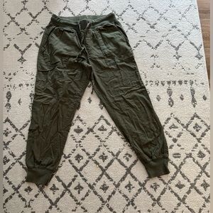 Gap forest green cotton cargo joggers.